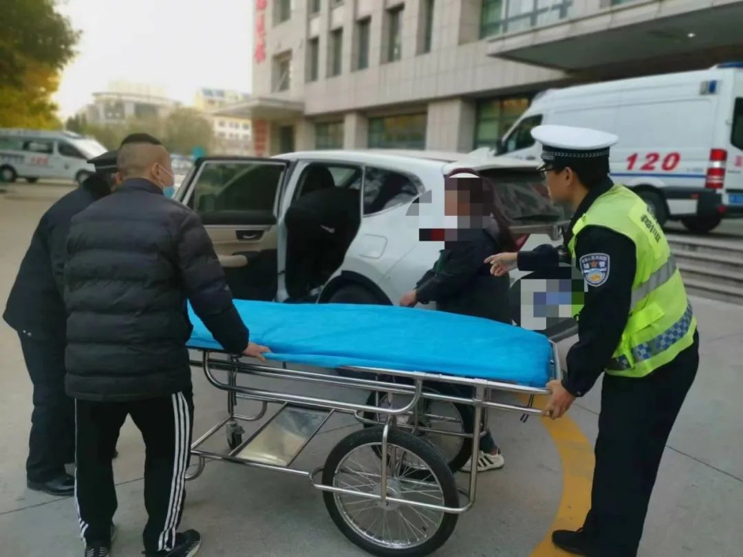 暖心小事 顯濱城交警“本色”