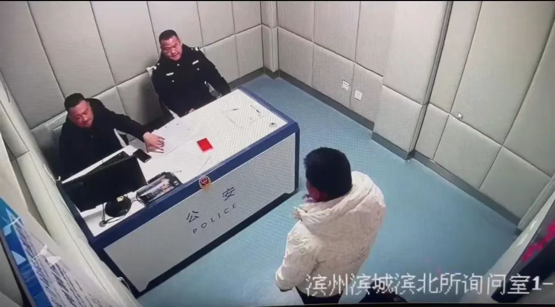 濱州一男子駕車遇檢闖卡被拘留八日
