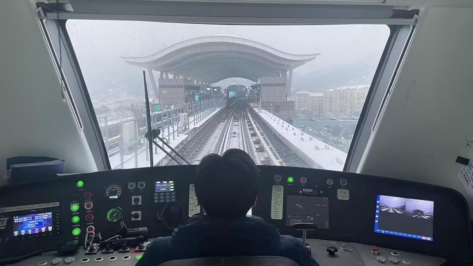 以雪为令！青岛地铁迅速启动雪天应急预案 确保安全运营