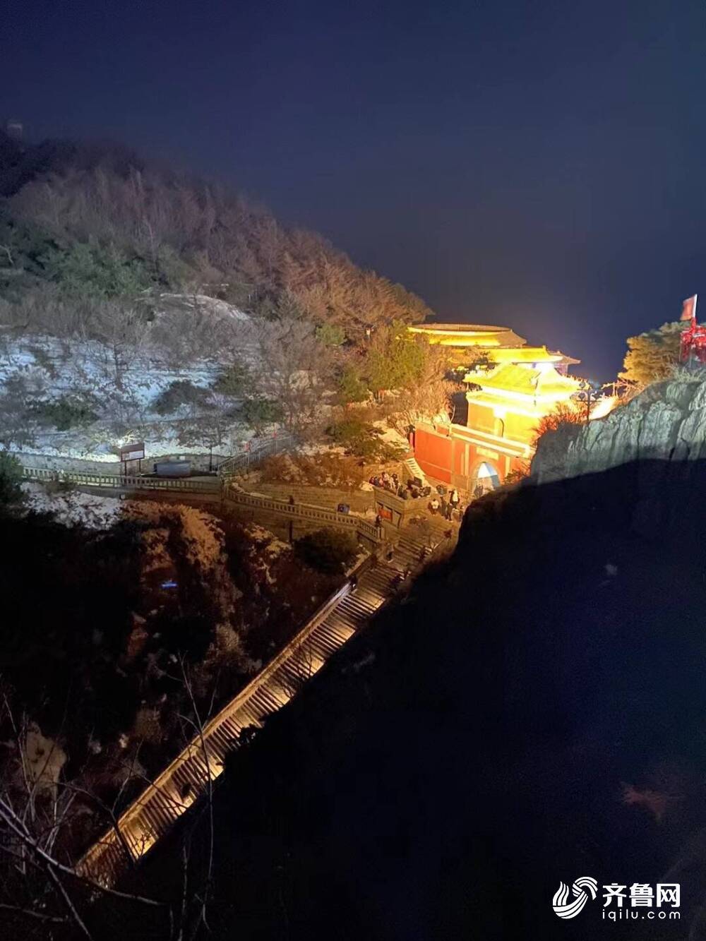 泰山天街夜景图片