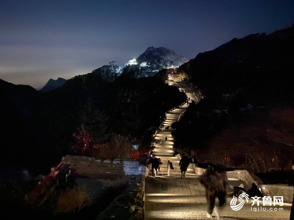 泰山天街夜景图片