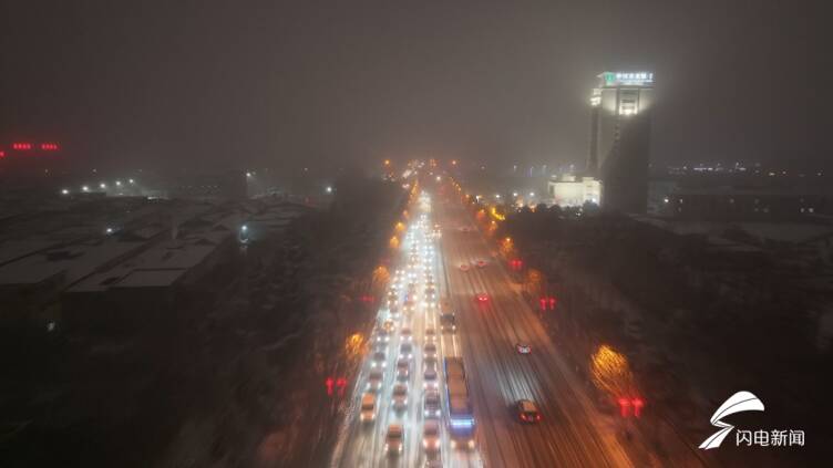 昼夜不间断枣庄市市中区城管扫雪除冰保畅通