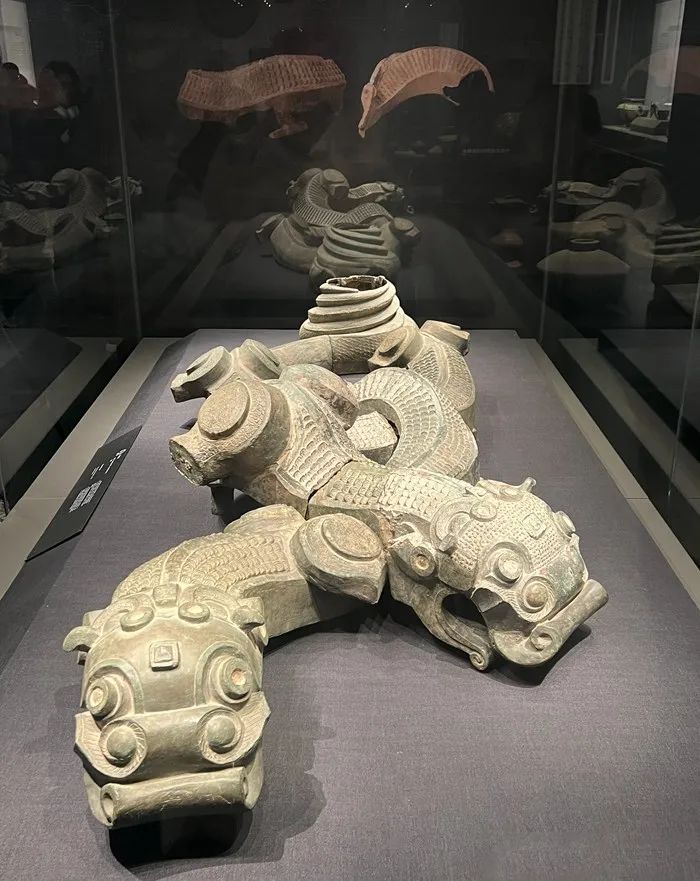 闪电号>政务>济南市教育局>这是自秦而来的双龙,呼啸,交缠,蛰伏,极有