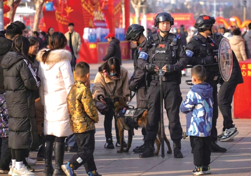 白天夜间随处都能见警察见警车见警灯济南出圈背后的公安力量