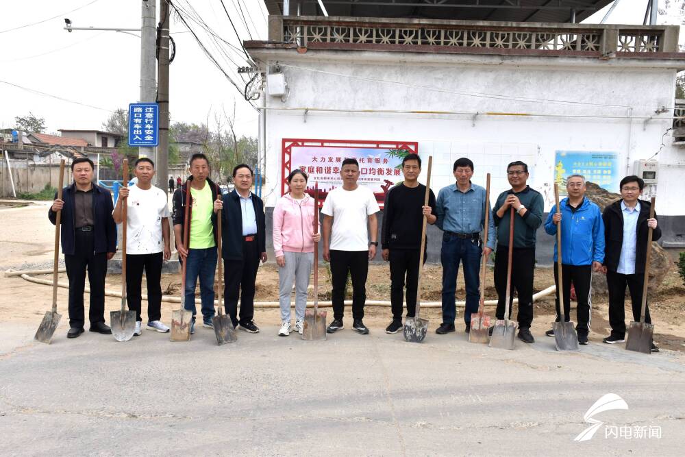 第一书记在行动曲阜市王庄镇孔村大街变身石榴长廊美丽宜居新篇章