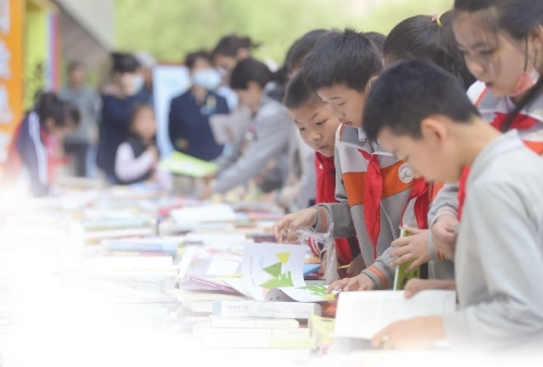 Jinan holds reading festival for World Book Day