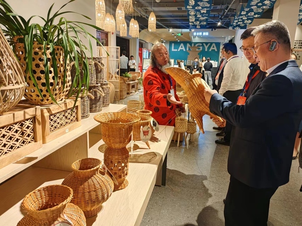 Linyi's handicrafts take center stage