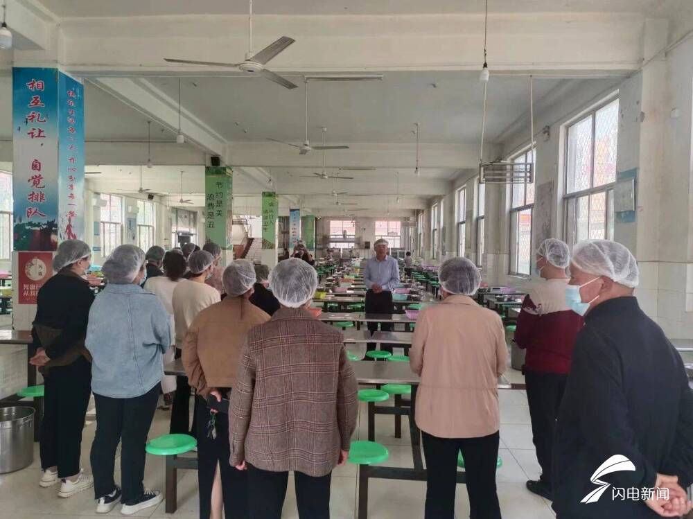 宁阳县第十二中学举行"家校合力 共护舌尖安全"食堂开放日活动