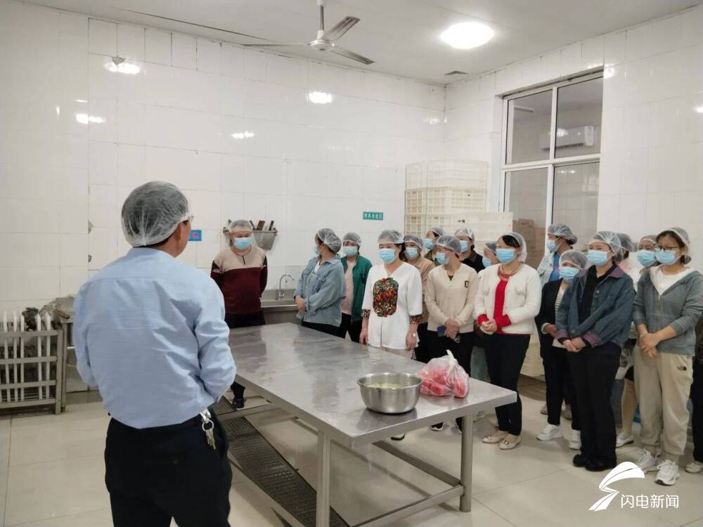 宁阳县第十二中学举行"家校合力 共护舌尖安全"食堂开放日活动