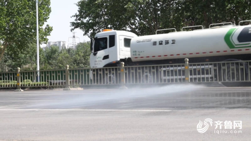 临邑:定人定车定路线 增加喷洒频次应对高温天气