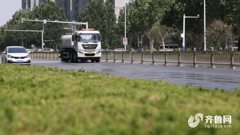 临邑:定人定车定路线 增加喷洒频次应对高温天气