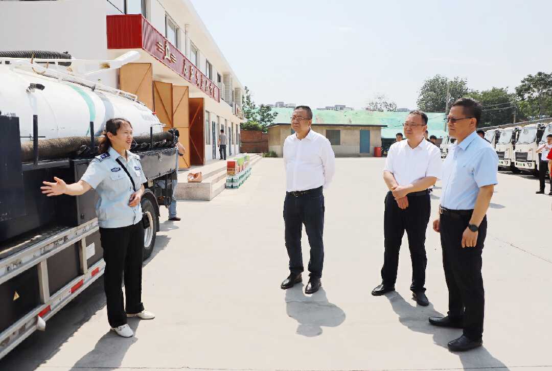 济南市政协到市城管局开展"夏送清凉"关爱环卫工人活动