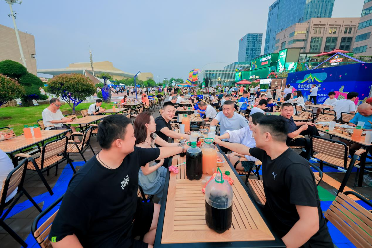 第34届青岛国际啤酒节崂山会场:每天送啤酒1000罐 今天还能领!_青岛要闻_青岛_齐鲁网