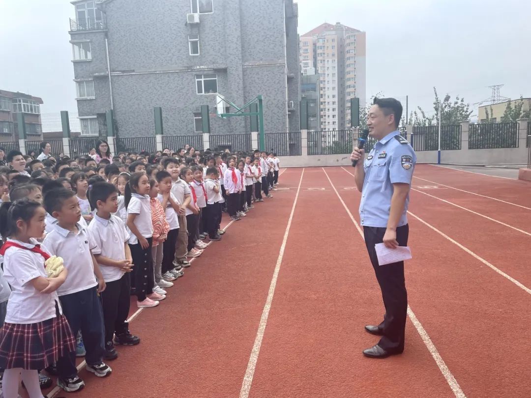 濟南市東方雙語實驗學校開展“警察叔叔進校園講網絡安全”活動