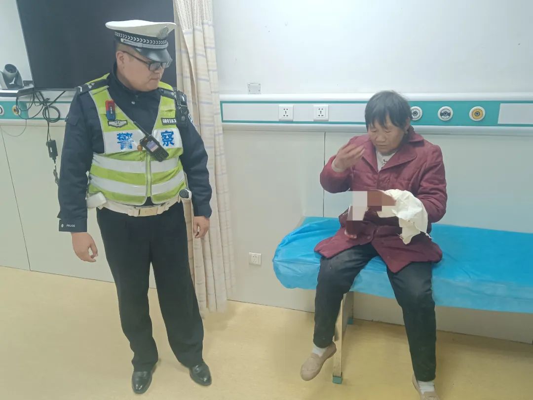 与时间赛跑 护群众安危 济南起步区交警大队上演35分钟“生命速递”