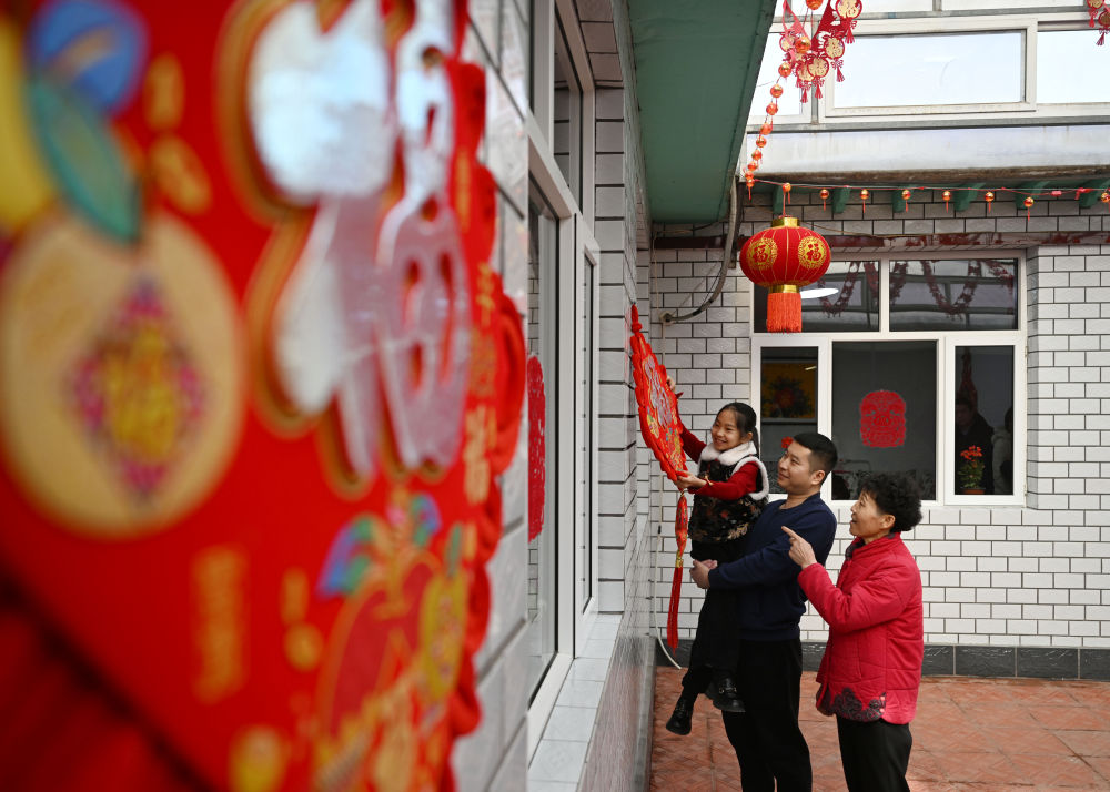 要留清氣滿乾坤——2024年以習近平同志為核心的黨中央貫徹執行中央八項規定、推進作風建設綜述