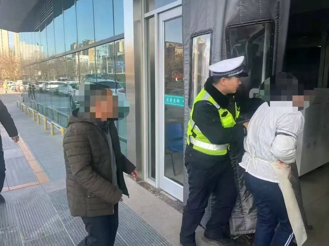 “警”急送醫！濱城交警用“速度”傳遞“溫暖”