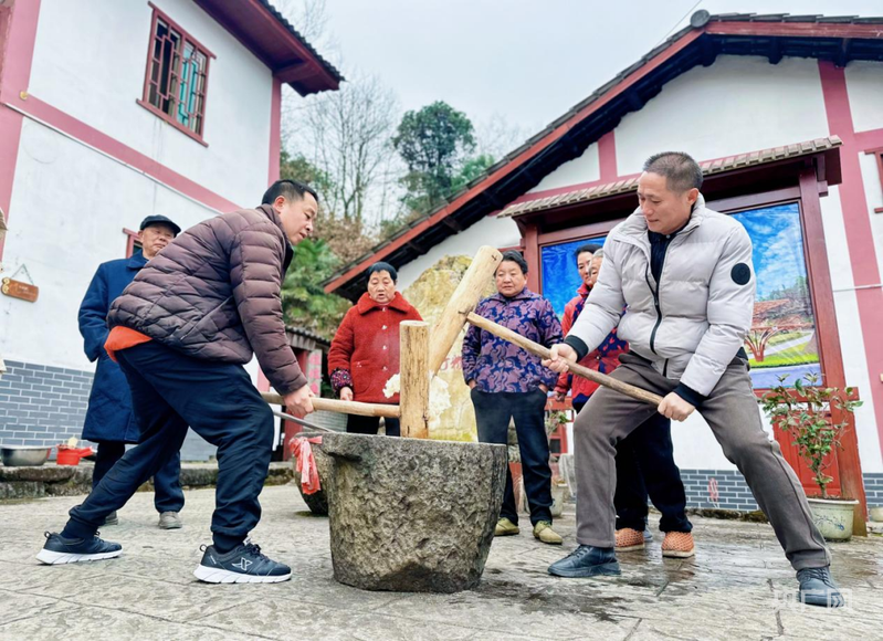 【牢記囑托·看見美好中國(guó)】糍粑越打越黏 日子越過越甜