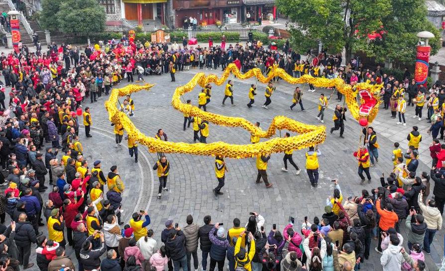 時(shí)政微觀察丨祥蛇賀新 天下同春