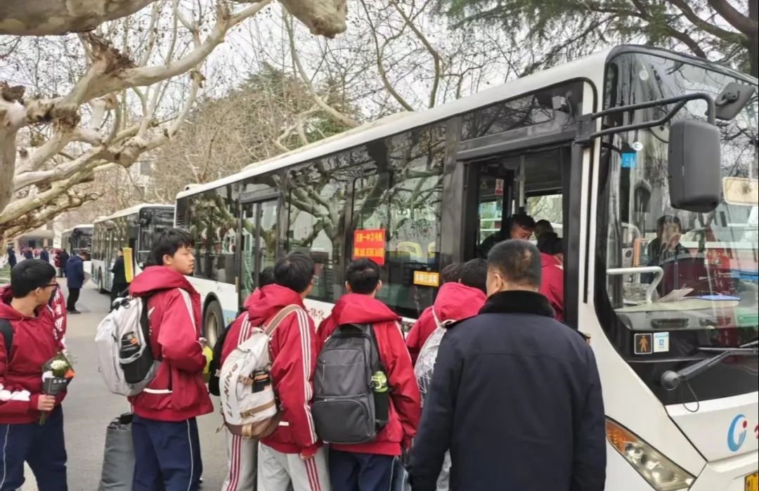 日照：定制公交进校园