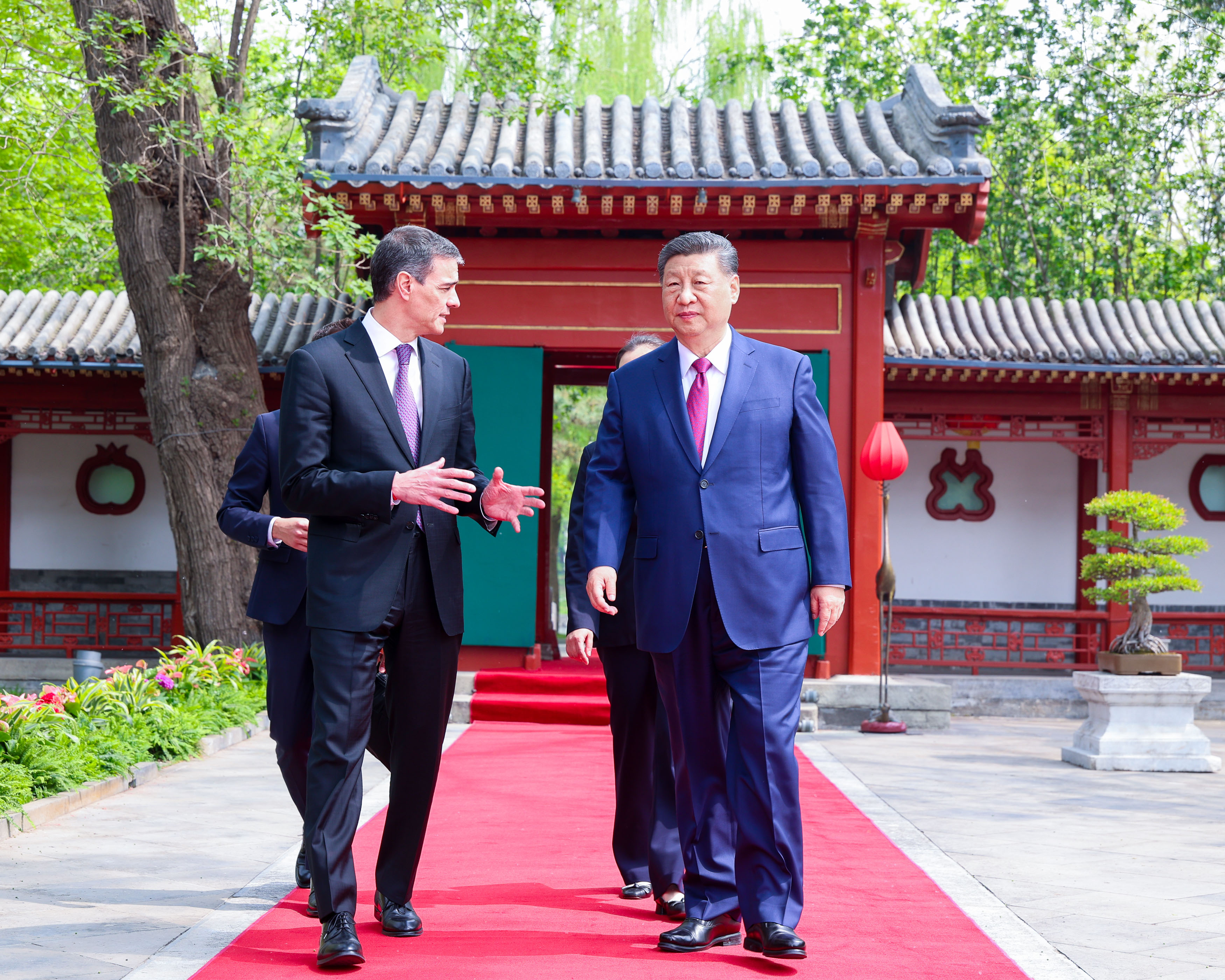 聯(lián)播+｜三年三訪 西班牙首相為何如此重視中國(guó)？