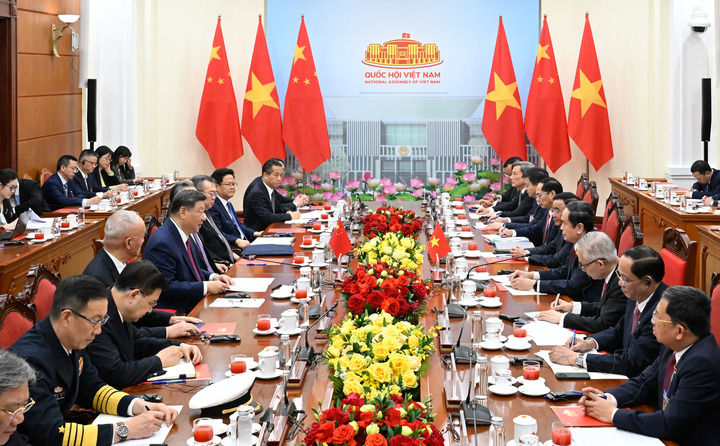 習近平會見越南國會主席陳青敏
