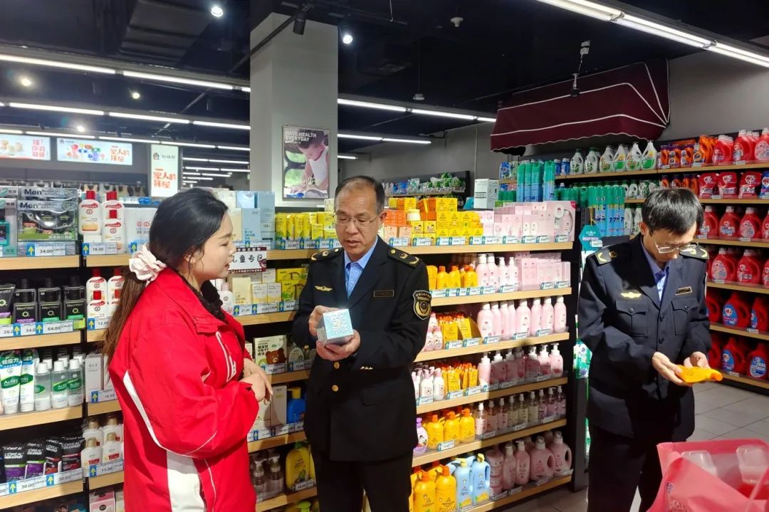 無棣縣市場監管局規范整頓春季熱銷化妝品市場經營秩序