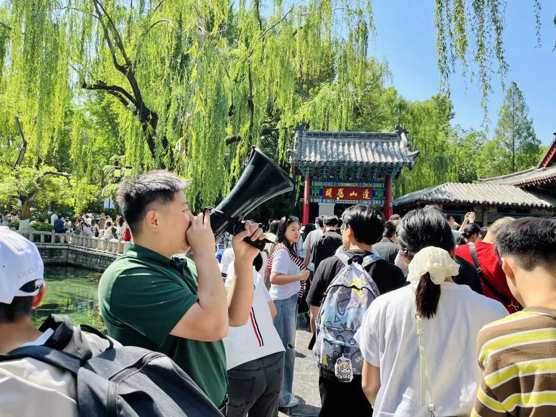 假期我在岗 服务“不断档”！济南天下第一泉风景区暖心服务织就景区温度