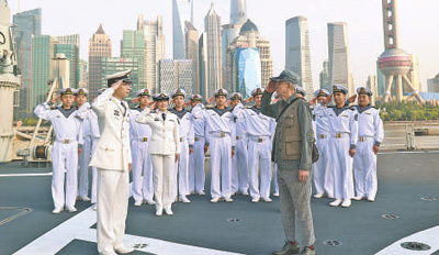 一張跨越時空的“船票”！《人民日報》關注沂蒙山艦九旬老兵回“新家”圓夢