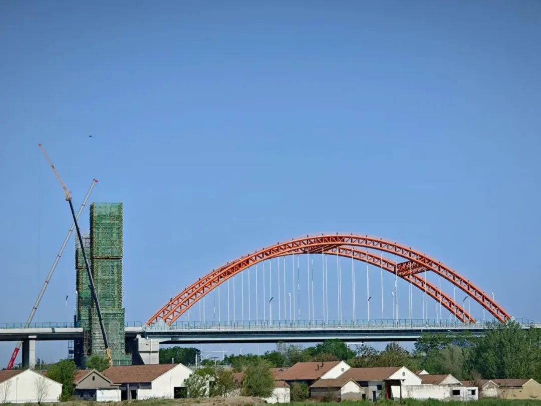 濱州黃河大橋橋頭堡主體封頂 (1).jpg