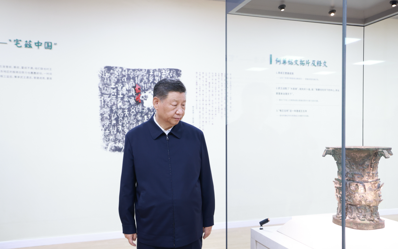 2024年9月10日，習(xí)近平總書(shū)記在前往甘肅考察途中，來(lái)到陜西寶雞參觀寶雞青銅器博物院。