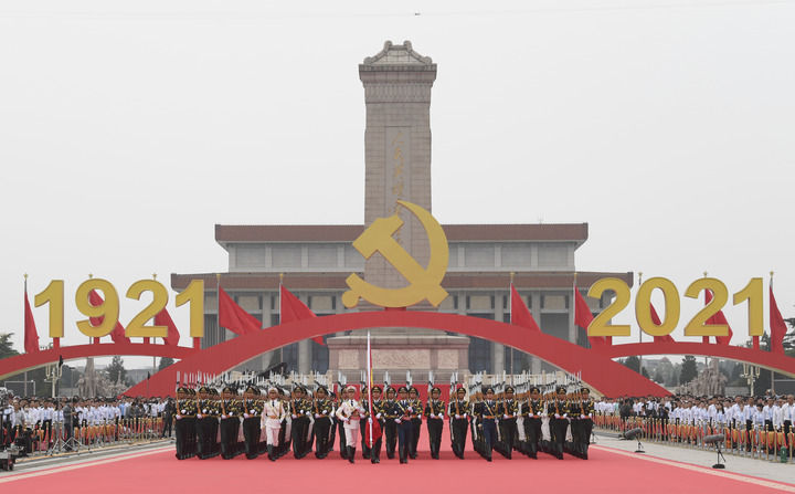新的偉大奮斗創(chuàng)造新的歷史偉業(yè)——以習(xí)近平同志為核心的黨中央引領(lǐng)“十四五”經(jīng)濟(jì)社會發(fā)展紀(jì)實(shí)