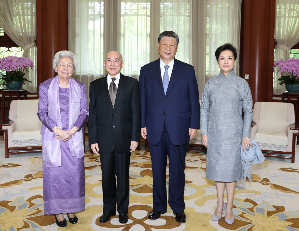 習近平夫婦會見柬埔寨國王西哈莫尼和太后莫尼列