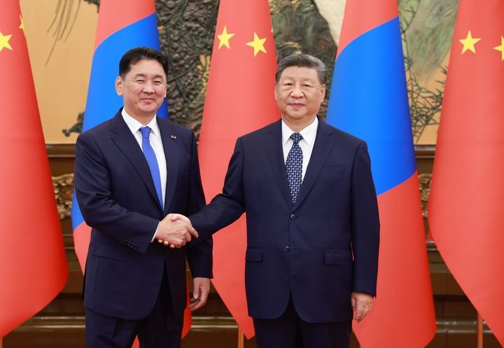 習近平會見蒙古國總統呼日勒蘇赫