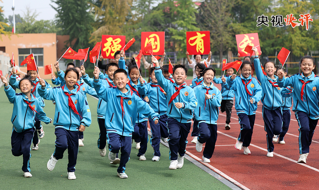 【央视快评】坚持把未成年人思想道德建设作为战略性基础性工作来抓