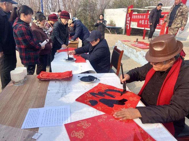 泰安市岱岳区：开展“法治春联”送到家普法宣传活动