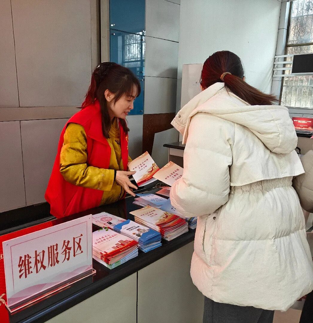 泗水县总工会搭建就业招聘平台 普法宣传促和谐