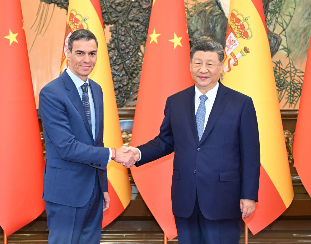 习近平会见西班牙首相桑切斯