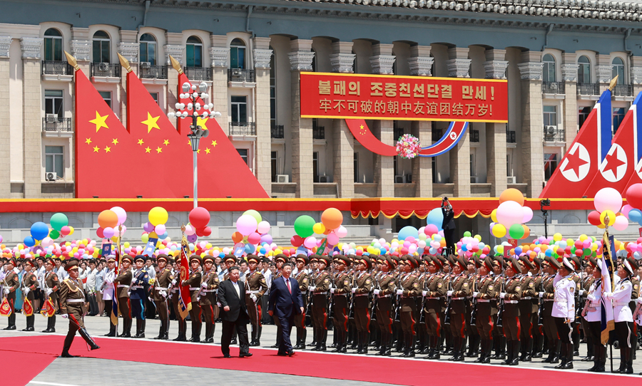 习近平出席金正恩举行的欢迎仪式