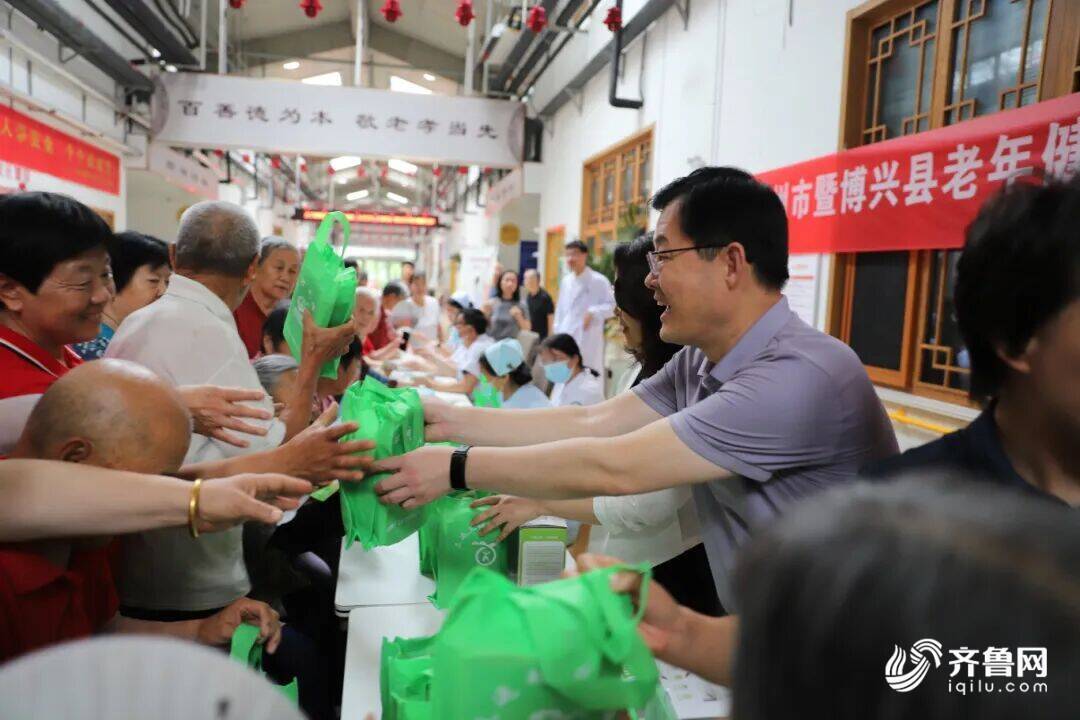 义诊送健康政策暖夕阳滨州2026年老年健康宣传周活动启动(图1)