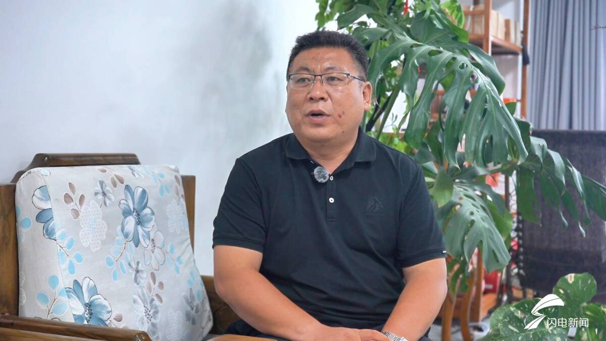 暗流将父子卷向深海!明知腿有伤他还是义无反顾扎进大浪