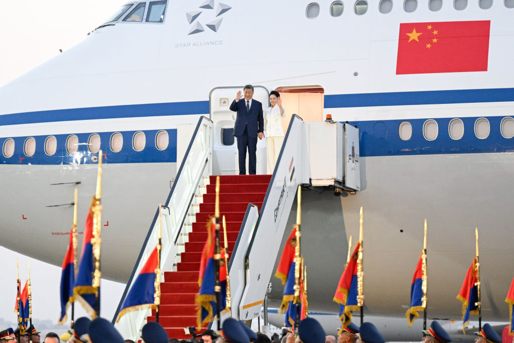 习近平抵达埃及开罗国际机场发表书面讲话