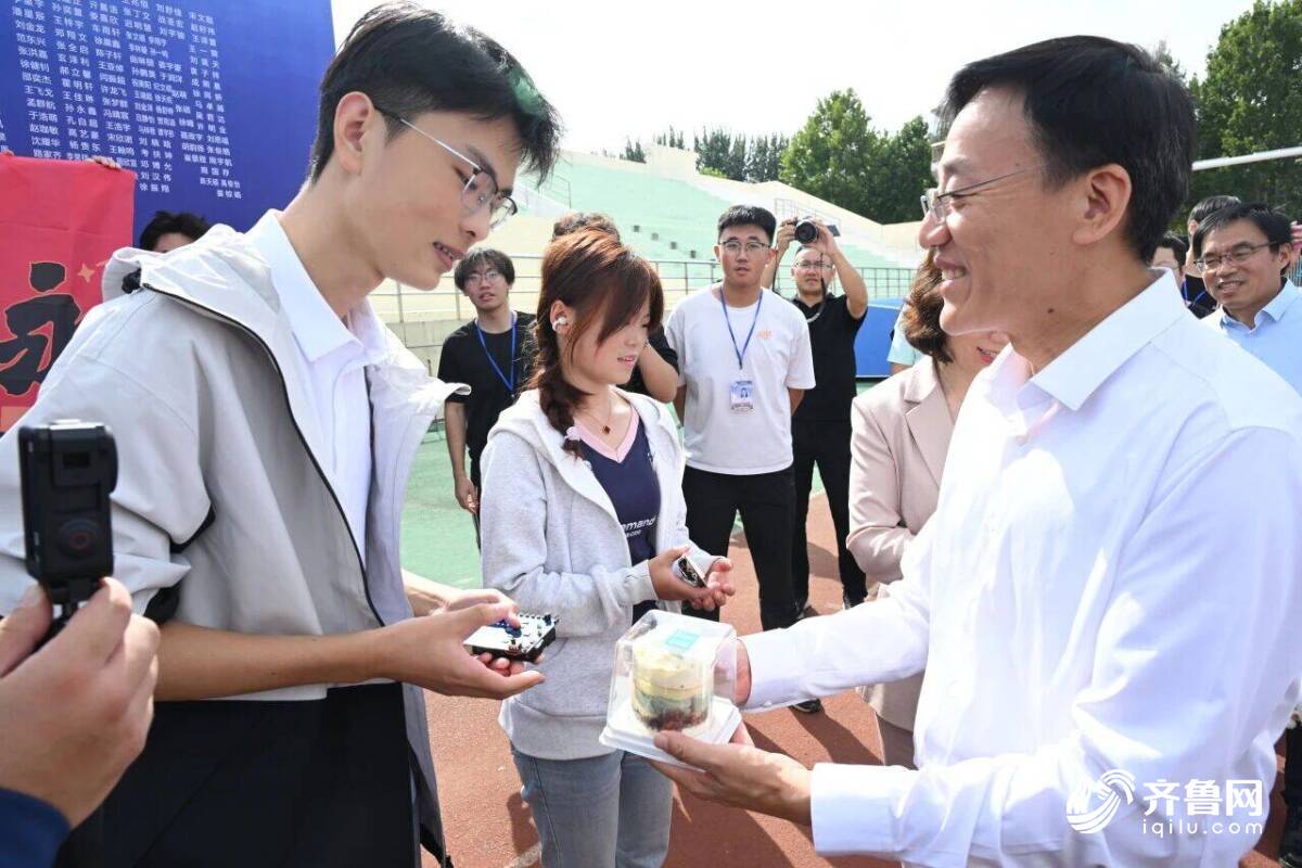 近9000名新生齐聚潍坊学院怀揣理想开启大学求学之路(图4)