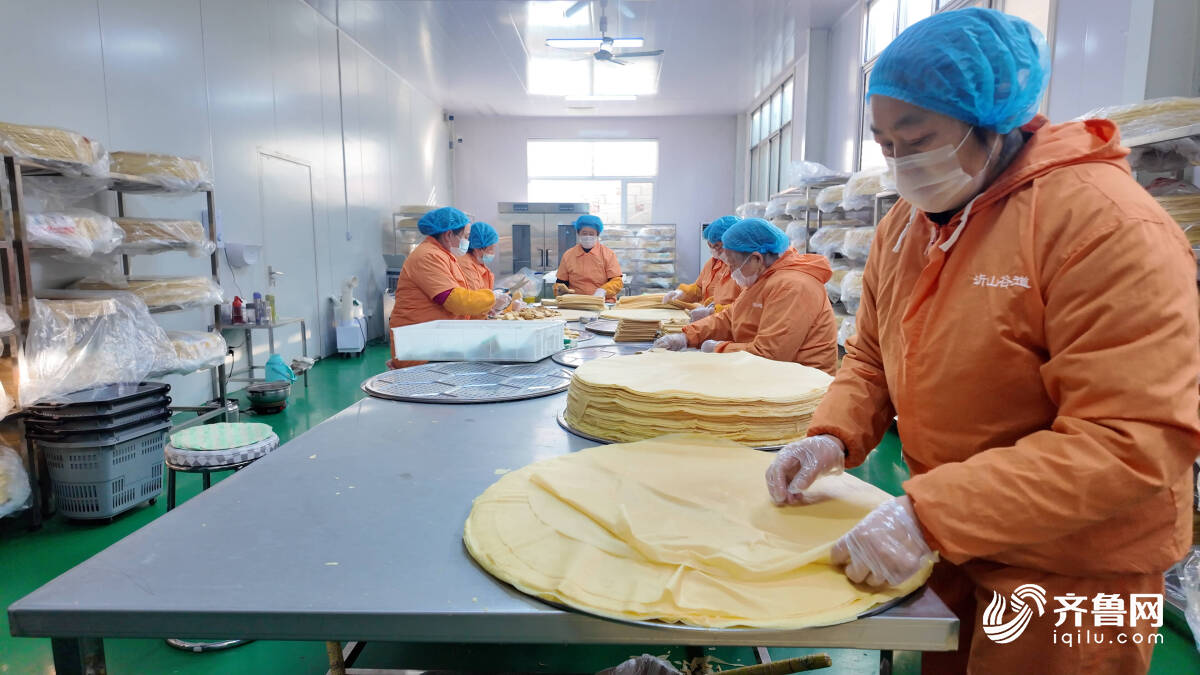 国庆假期订单旺临朐小煎饼“摊”出大产业(图2)