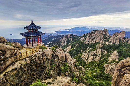 青岛崂山：漫步山海仙境 科创丰富文旅体验