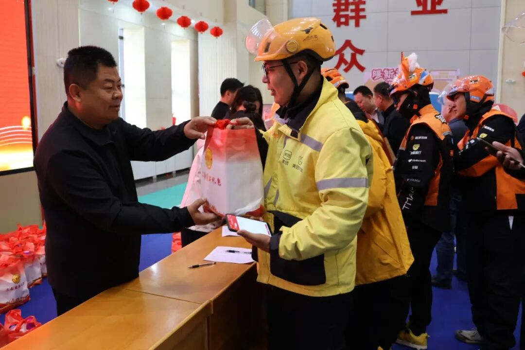 汶上县80余名新业态劳动者集中入会，240份“暖新礼包”陆续发放