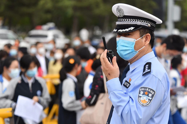 高考首日，山東出動警力2.2萬余人全力護(hù)航