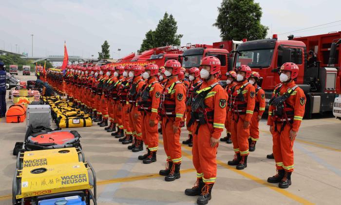 上海市消防救援总队开展抗洪抢险跨区域实战拉动演练