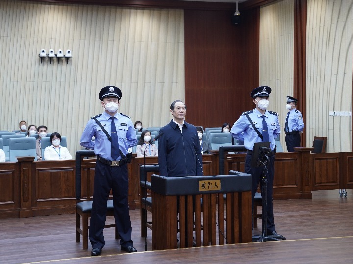 王立科案一审开庭，被控受贿4.4亿余元