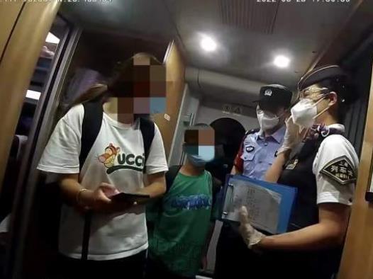 “我爸爸下車了！” 粗心家長把娃忘在高鐵上